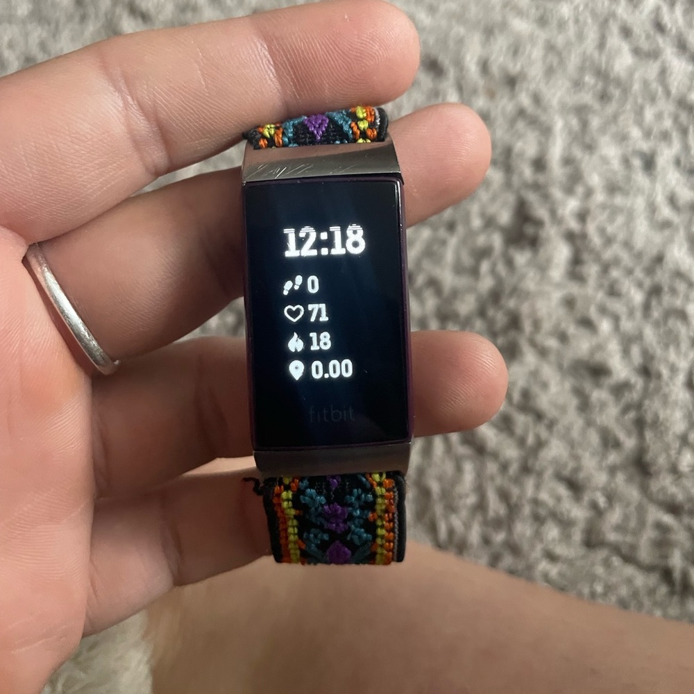 Fitbit charge 4 with bands and charger